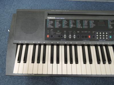 ヤマハ キーボード 電子ピアノ PSR-300 ケース付 - メルカリ