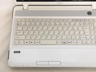 富士通 ノートパソコン AH33/J 白　15.6型 ワイド 富士通 LIFEBOOK AH33/J FMVA33JW2 ノート PC アーバンホワイト