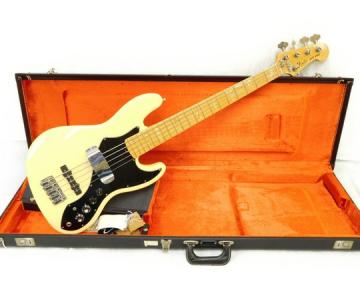 L*.様 Squier by Fender エレキベース ケース付き L*.様 Squier by Fender