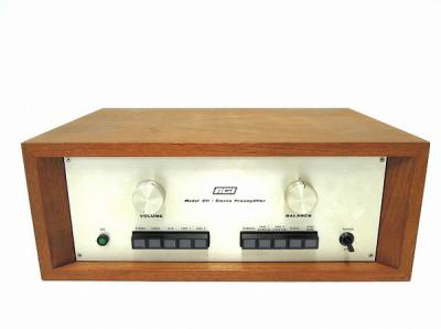AGI Model 511 プリ アンプ コントロールアンプ オーディオ ・アンプ・プリメインアンプ