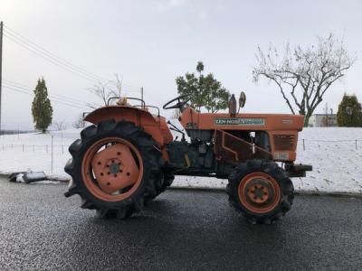 年末セール宮城県 加美郡 クボタ ZL2201DT トラクター 22馬力 4WD ディーゼル ロータリーなし 輸出