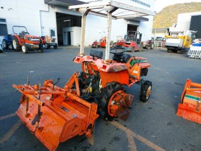 クボタXB-1中古トラクター4WDディーゼルロータリー付け