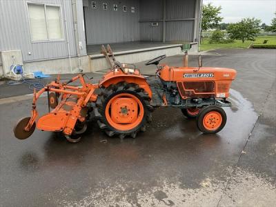 ☆愛知発 KUBOTA クボタ トラクター L2201 22馬力 ロータリー付き 農業用機械 乗用型 軽油 ディーゼル 輸出  直接引取歓迎(車体)｜売買されたオークション情報、Yahoo!オークション(旧ヤフオク!) の商品情報をアーカイブ公開 -  オークファン（aucfan.com）
