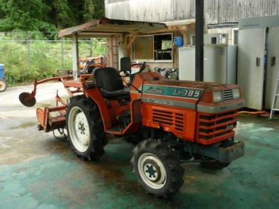 クボタL1-185D中古トラクター 4WD ディーゼルエンジン 自動耕深