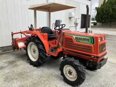 ヒノモトのトラクターE2004・4駆の買取と小屋の片づけ（秋田県