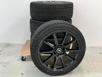 引取限定動作MID SCHNEIDER 18×8J ICE ACTIVA AW-1 235/40R18 スタッドレスタイヤ 4本セット