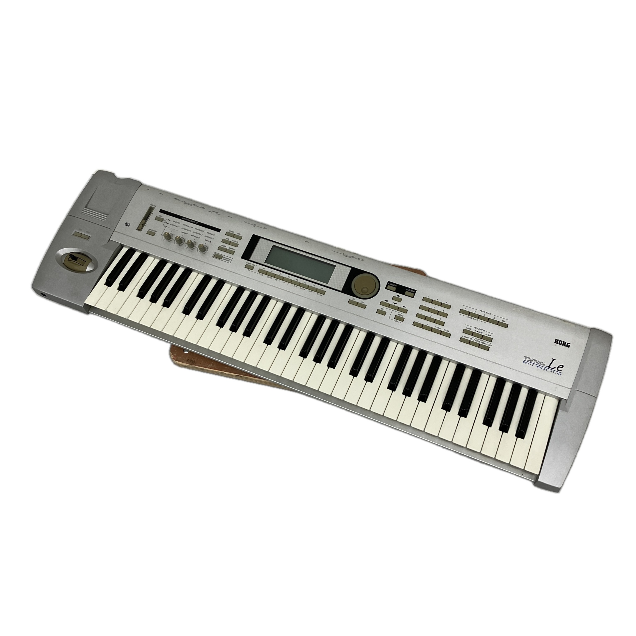KORG   TRITON Le61
